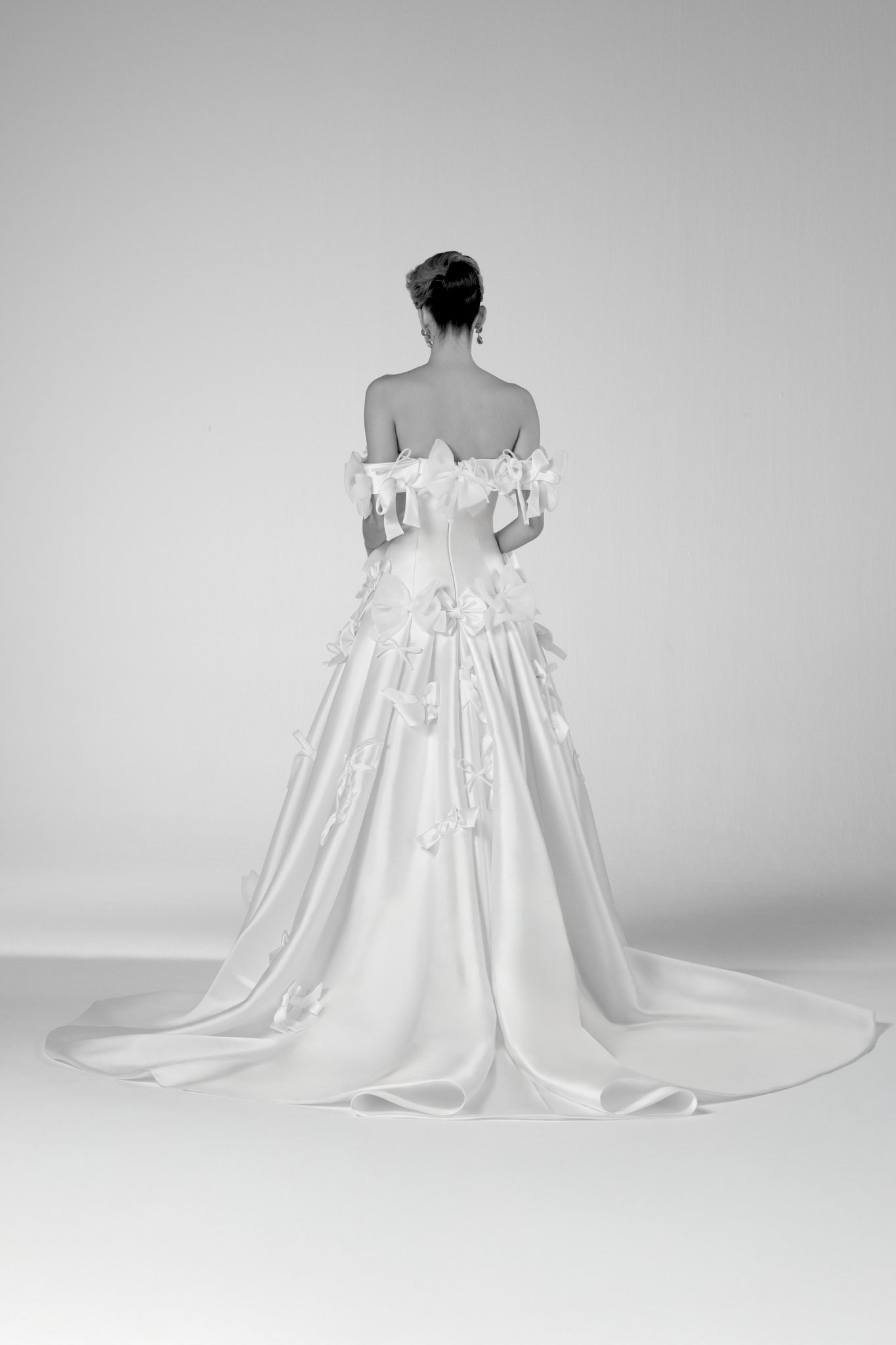 VIKTOR & ROLF - VRM475 BOW ABUNDANCE GOWN