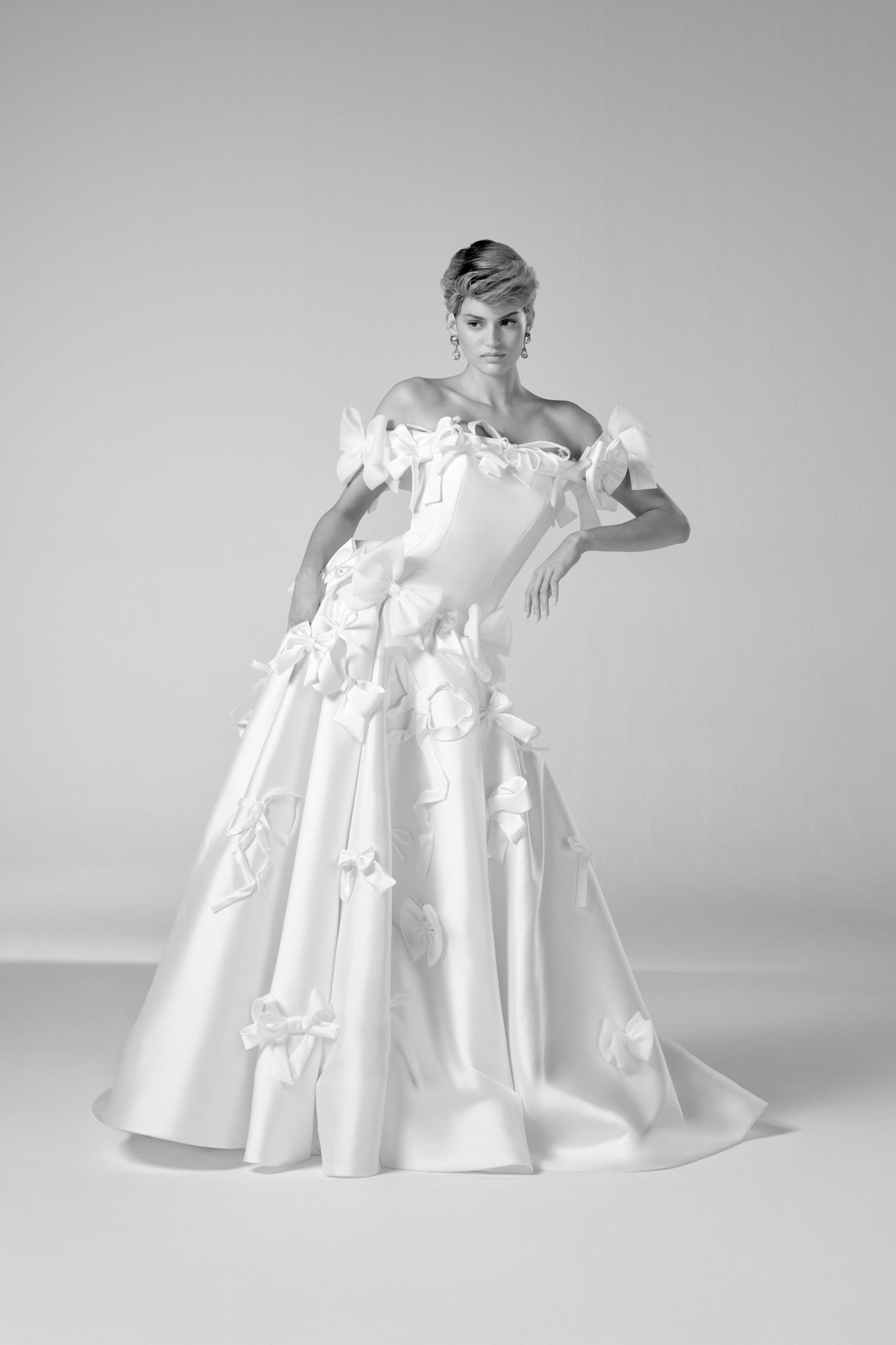 VIKTOR & ROLF - VRM475 BOW ABUNDANCE GOWN