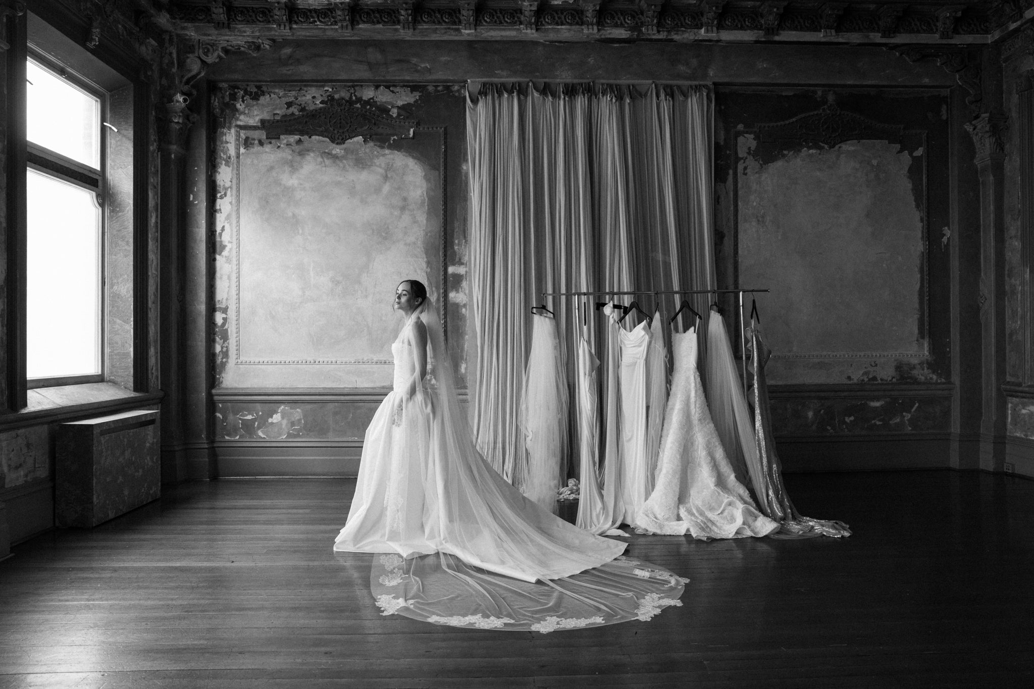 N12 - LACE APPLIQUE VEIL