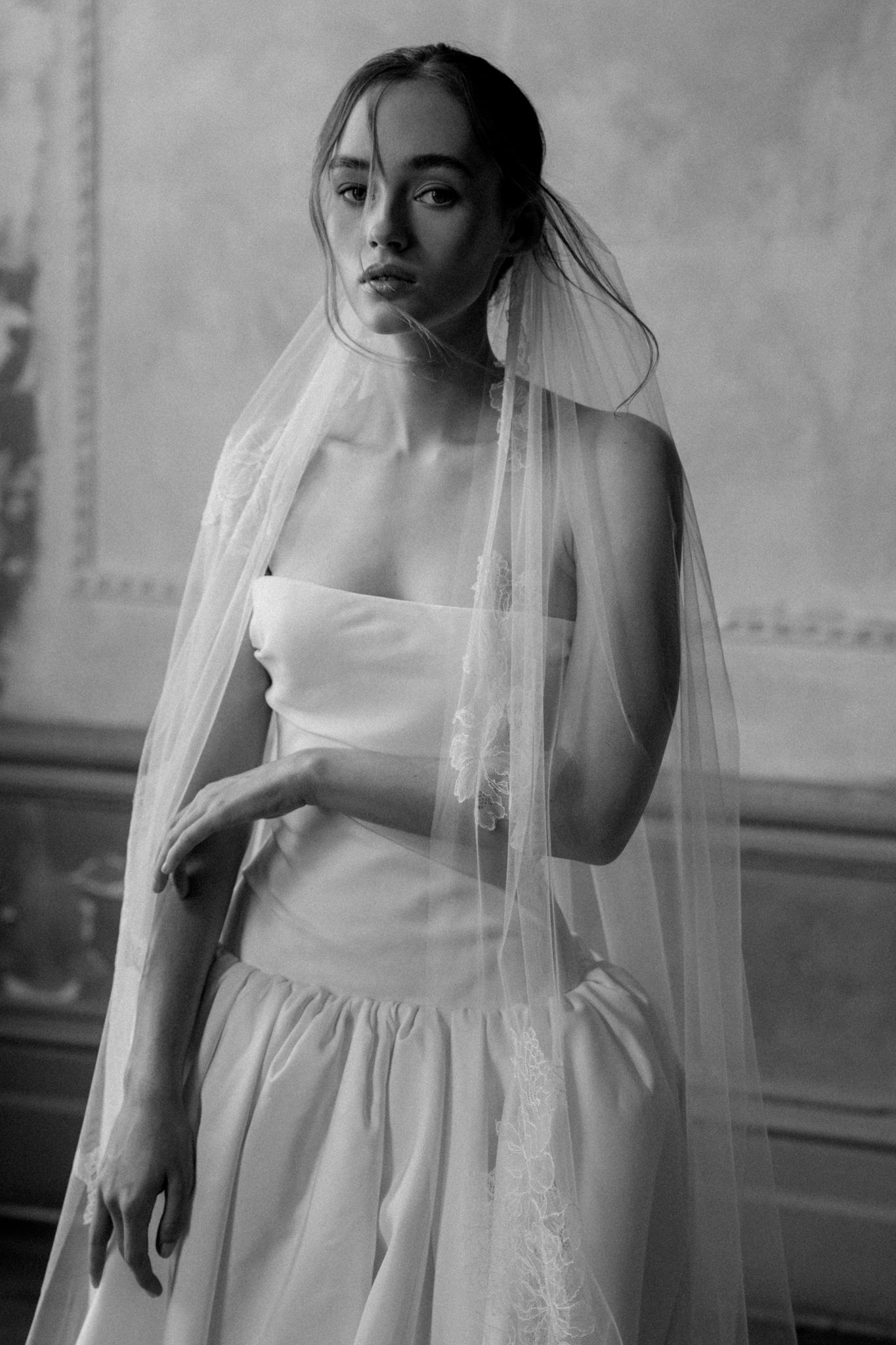 N12 - LACE APPLIQUE VEIL