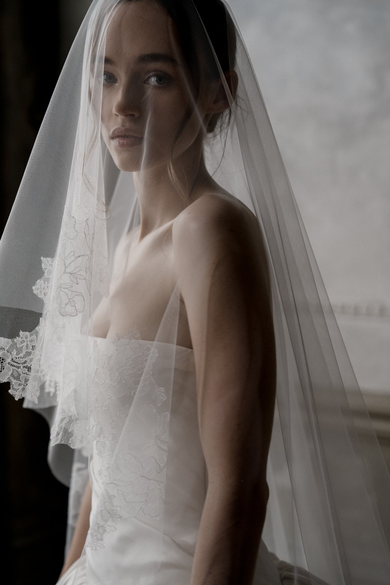 N12 - LACE APPLIQUE VEIL