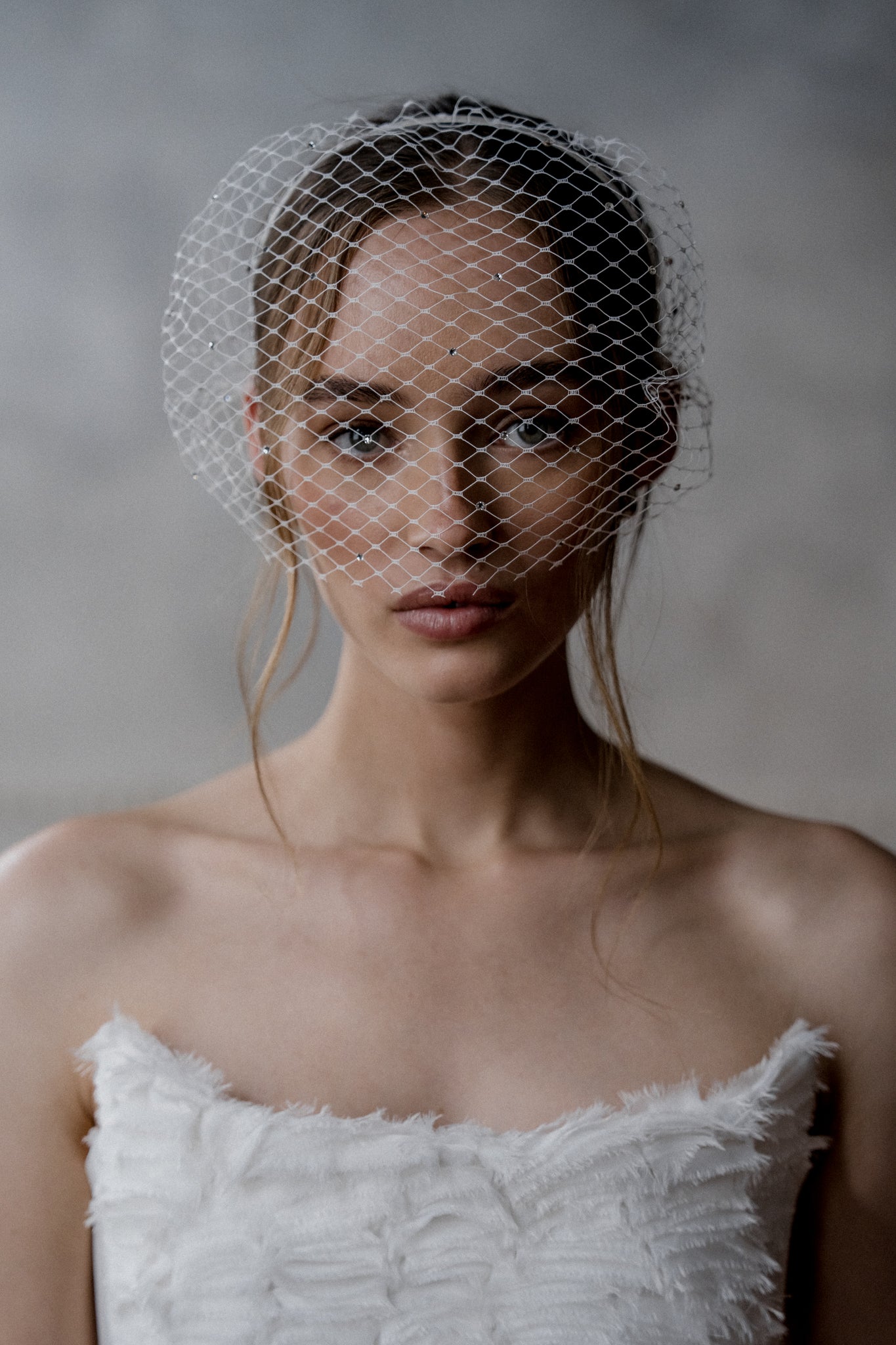 N20 - CAGE WITH SPARKLES VEIL
