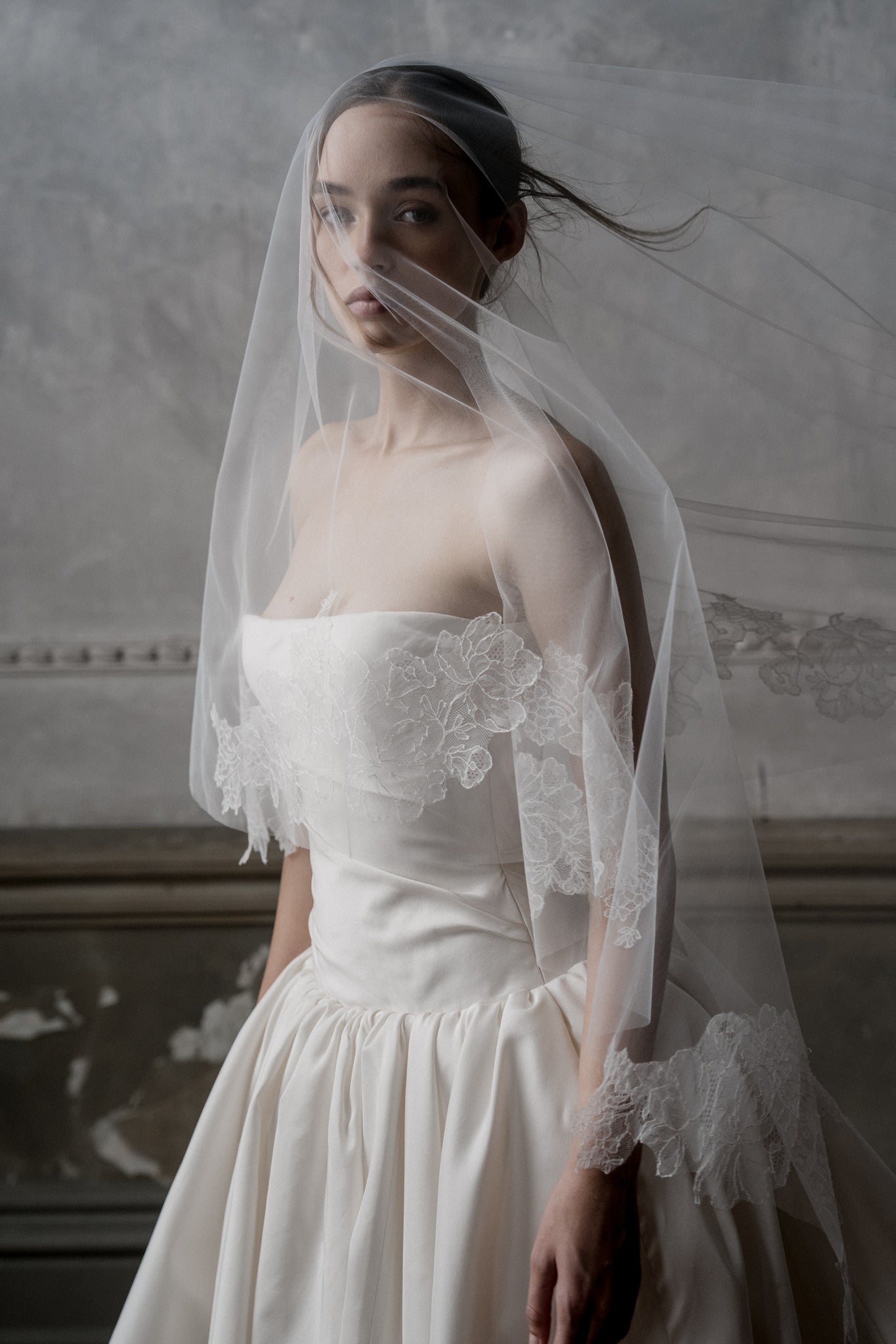 N12 - LACE APPLIQUE VEIL