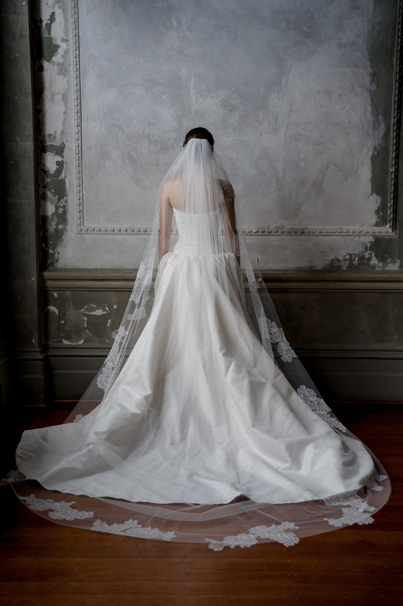 N12 - LACE APPLIQUE VEIL