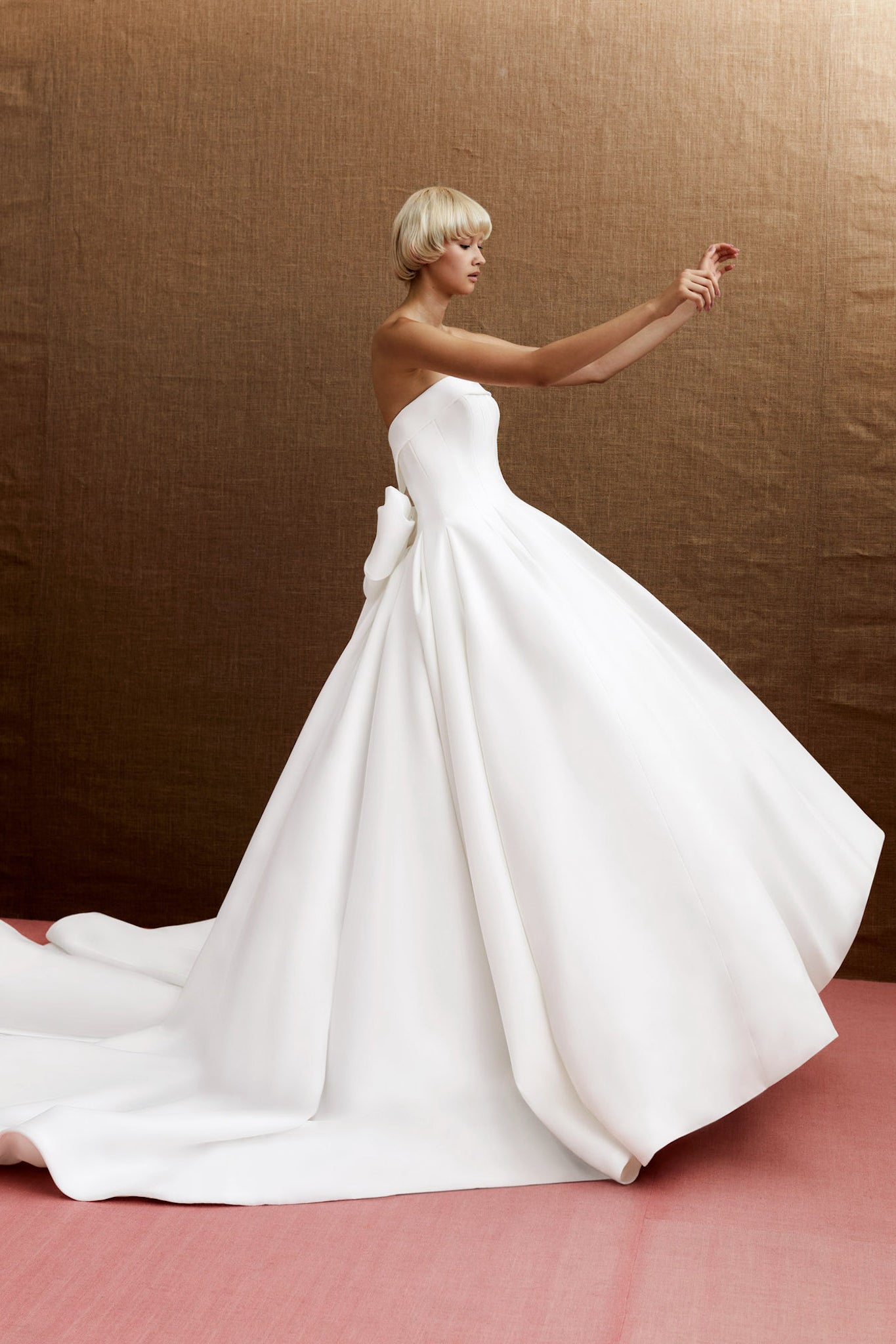 VIKTOR & ROLF MARIAGE - VOLUMINOUS STRAPLESS GOWN VRM306